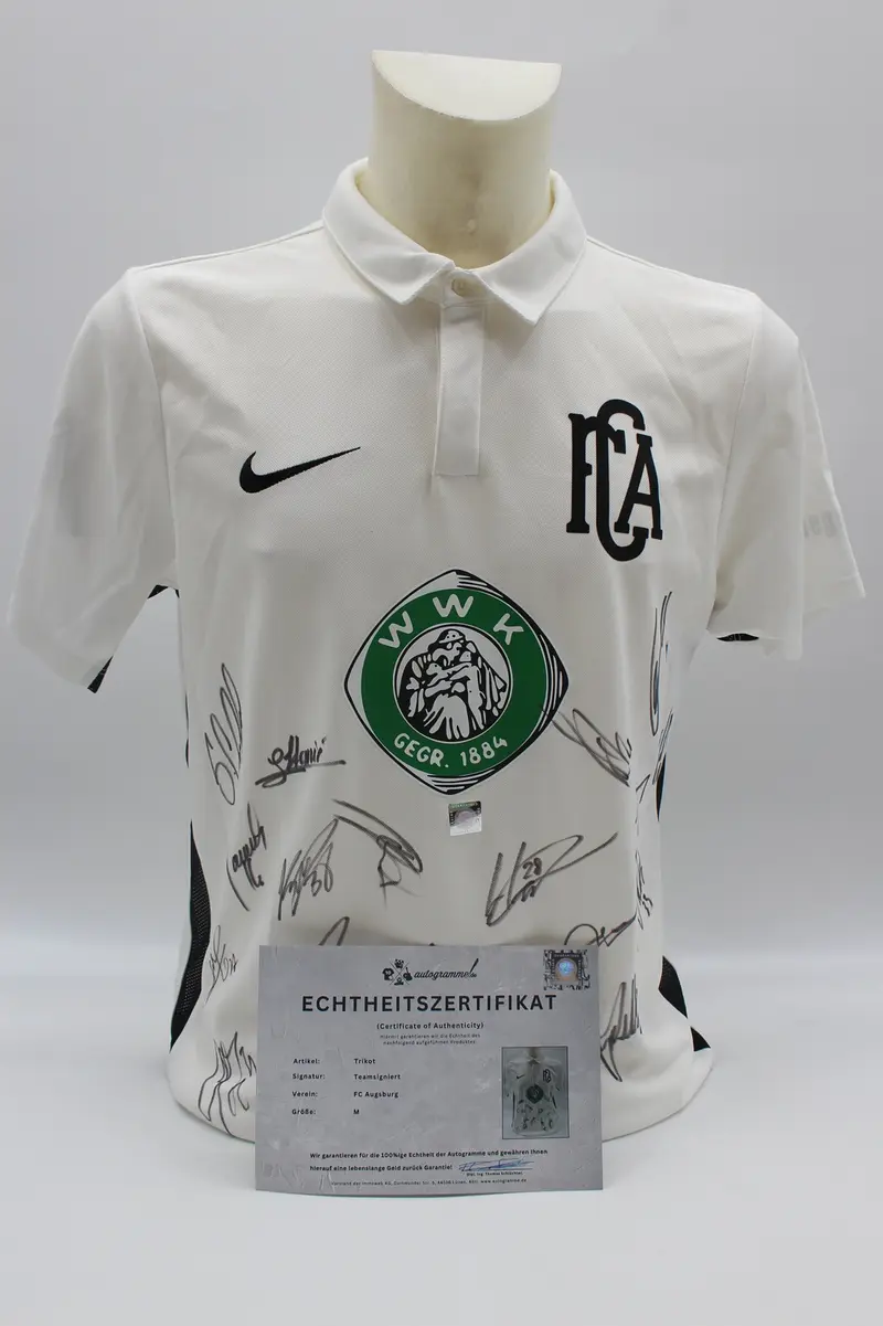 FC Augsburg Trikot 2018/2019 Teamsigniert COA Bundesliga M