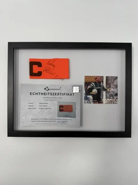 Kapitänsbinde Sven Scheuer signiert im Rahmen Bayern München Autogramm COA