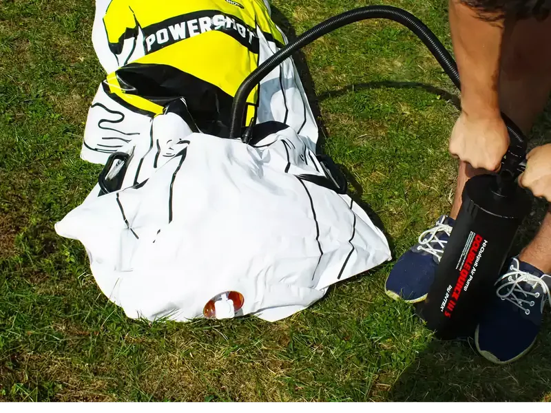 Pompa Manuale per Sagoma Gonfiabile Calcio