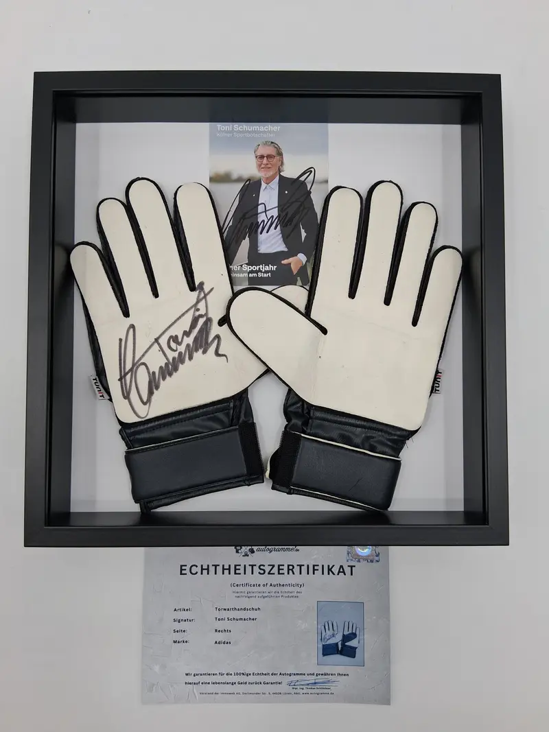 Torwarthandschuh Toni Schumacher signiert im Rahmen Autogramm Fußball